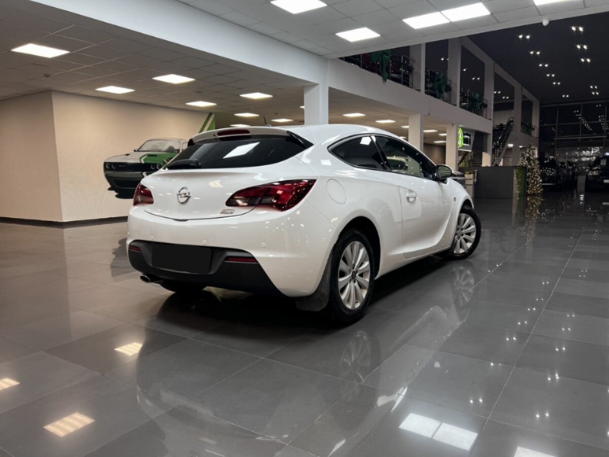 Opel Astra GTC J Рестайлинг, 2014